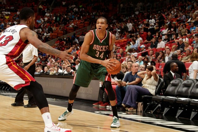 张镇麟离队？上海官宣，连签3人，1顶薪合同+1个C类+1个B类